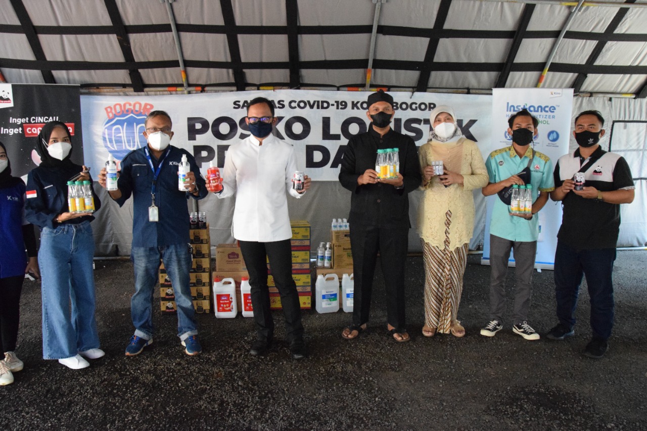 Terima Bantuan di Posko Logistik PPKM, Bima Arya : Akan Kita Akselerasikan dengan Vaksinasi