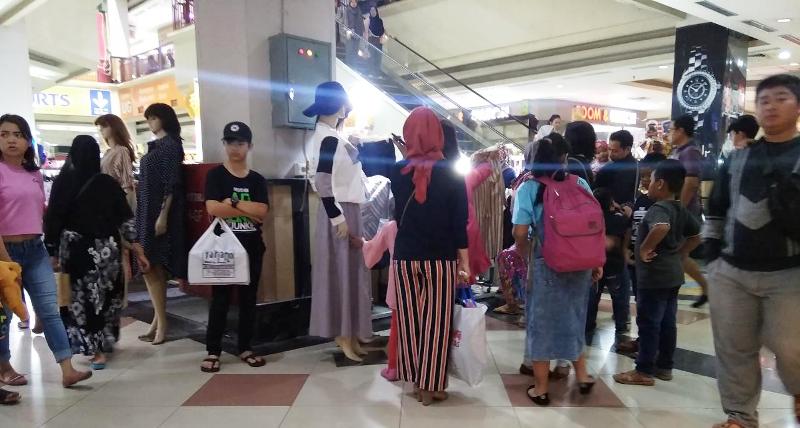 1 Desember Dilarang Pakai Kantong Plastik, Warga Kota Bogor Kira Hanya Hoaks