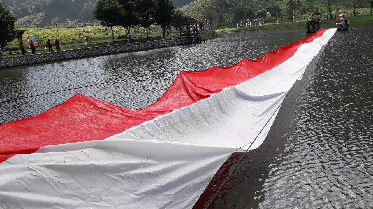 bendera-merah-putih-dengan-berukuran-100-x-4-meter.jpg