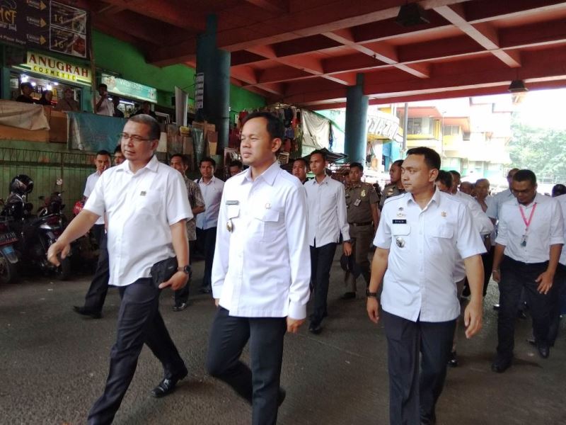 Unggul Hasil Hitungan Cepat, Bima Arya Langsung Sidak ke Pasar Bogor