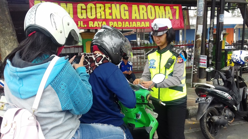 bripda-eka-polwan-cantik-bogor-3_20151026_134817.jpg
