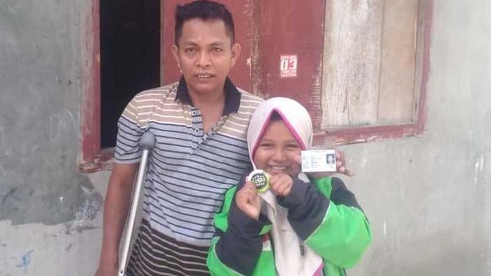 Kisah Bocah Perempuan Gantikan Ambil Order Ojek Online, Bantu Ayahnya yang Jadi Korban Tabrak Lari