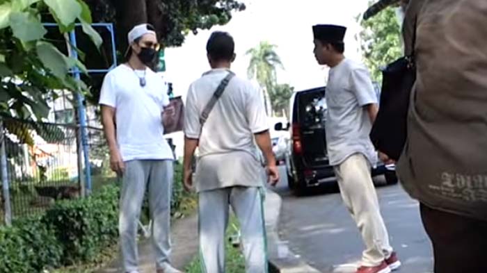 dititipi-barang-mencurigakan-dari-orang-suruhan-baim-wong-tukang-kopi-kaget-saat-buka-isinya.jpg
