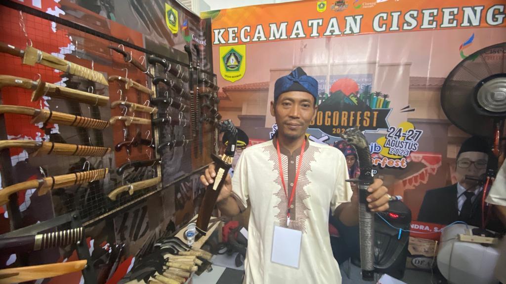 golok-parigi-ciseeng.jpg