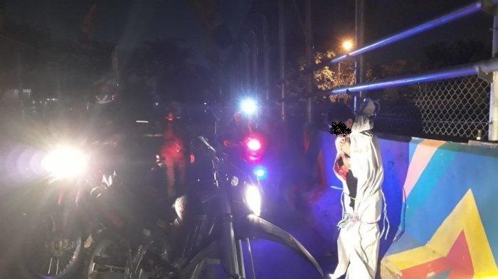 Ngeprank Jadi Pocong di Jembatan, Bocah 13 Tahun Diamankan Polisi Setelah Ditinggal Teman-Temannya