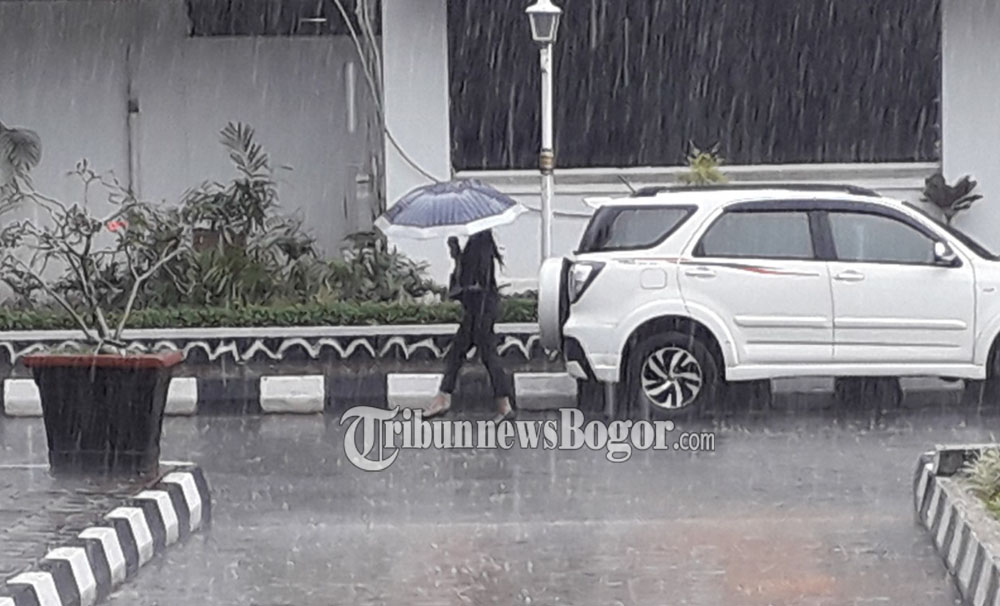 hujan-deras-di-cibinong.jpg