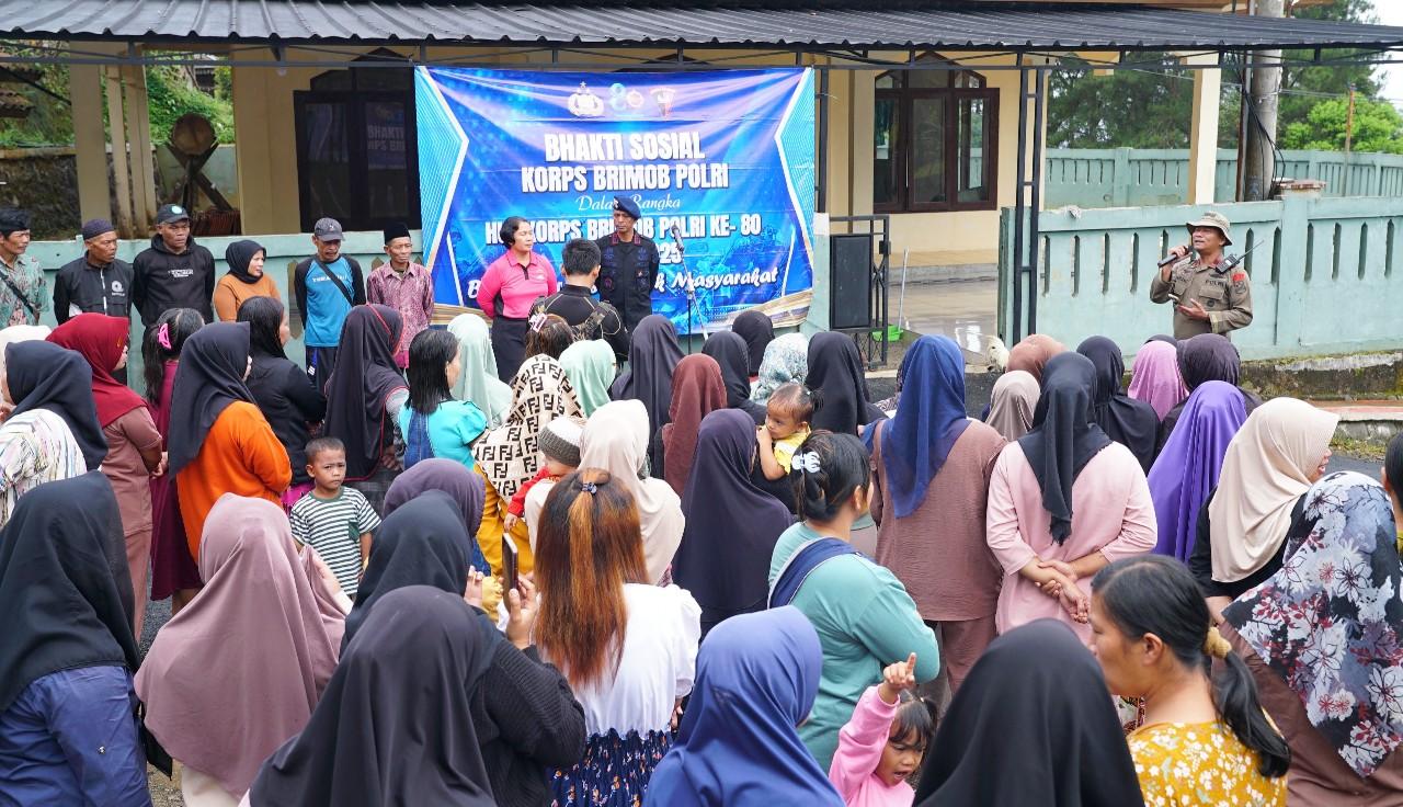 Rayakan HUT ke-80, Brimob Bawa Sembako ke Desa Malasari Bogor