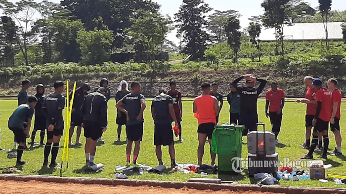 igor-lagi-ngelatih-pemain-ps-tira-persikabo.jpg