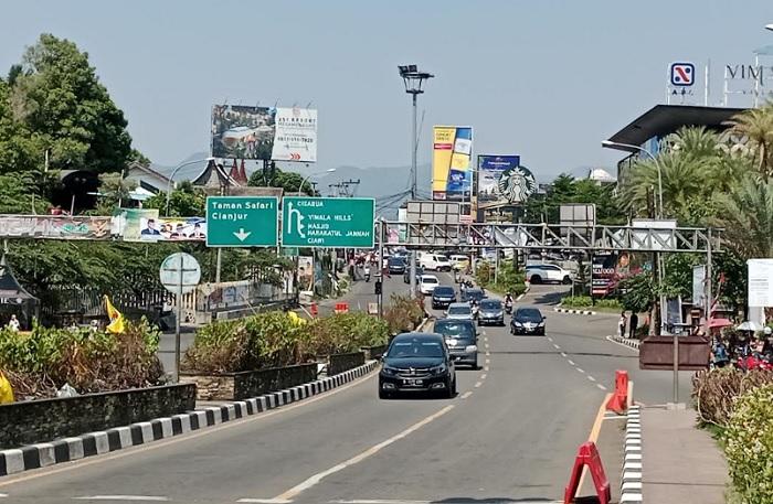 jalan-raya-puncak-bogor-one-way.jpg