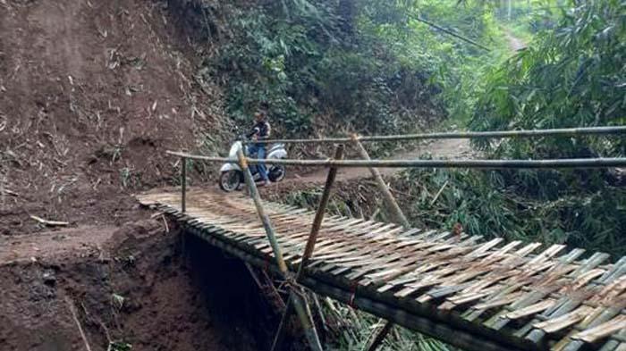 jembatan-darurat-di-caringin-bogor.jpg