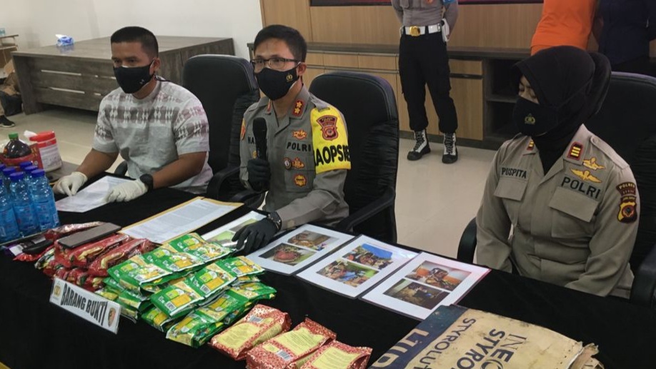 jumpa-pers-polres-bogor-terkaitwanita-pemilik-warung-inisial-nr-27di-cileungsi.jpg