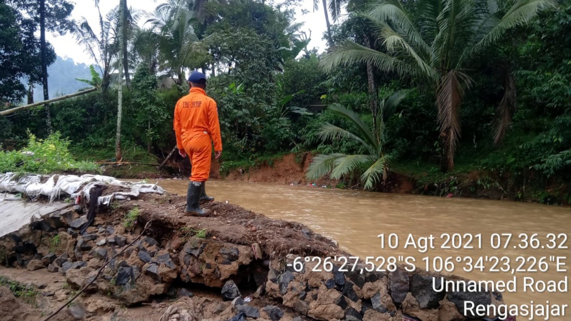 kecamatan-cigudeg-kabupaten-bogor-diterjang-banjir-pada-senin-982021-malam.jpg