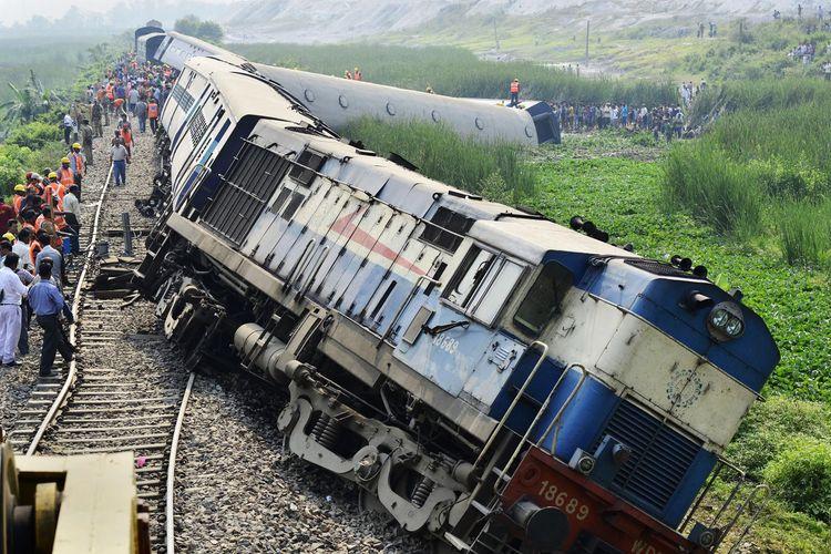 kereta-india-kecelakaan.jpg
