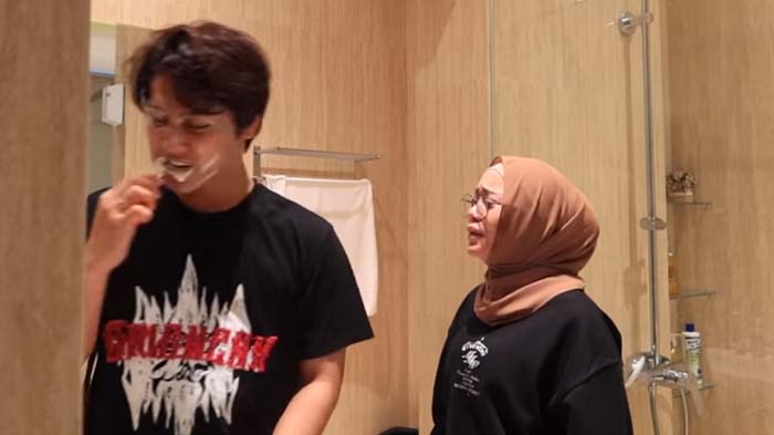 kesal-lihat-kelakuan-rizky-billar-lesty-kejora-nangis-kejer-sampai-pukul-bantal.jpg