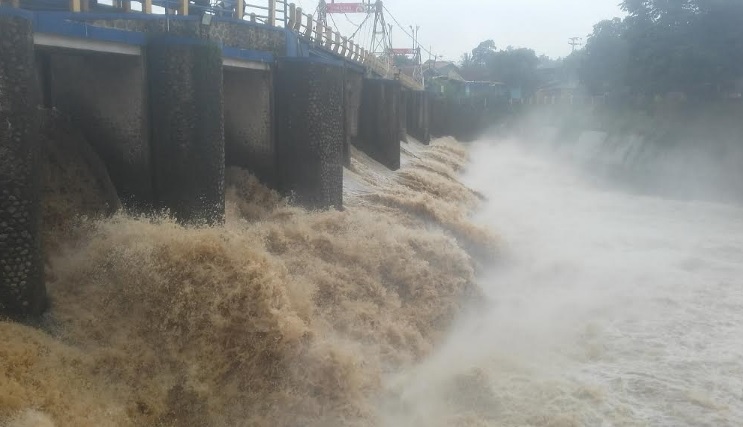 kondisi-bendung-katulampa-bogor-senin-822021-siang-masih-siaga-3.jpg