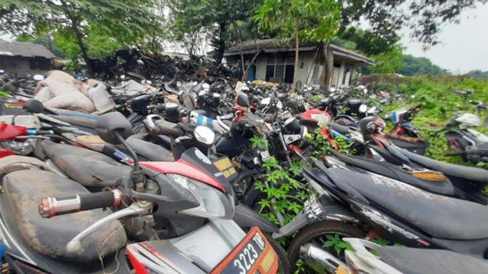 Penampakan Kuburan Ribuan Motor di Bekasi, Sudah Sejak 20 Tahun Lalu, Menyeramkan Dihiasi Ilalang