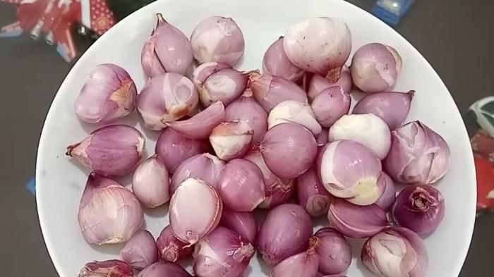Tips dan Trik Kupas Bawang Merah 5 Kali Lebih Cepat, Dijamin Tidak Akan Pedih di Mata