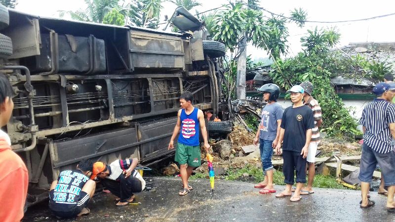 Duduk di Belakang Sopir Bus, Maman Lihat Muka Orang Berlumur Darah