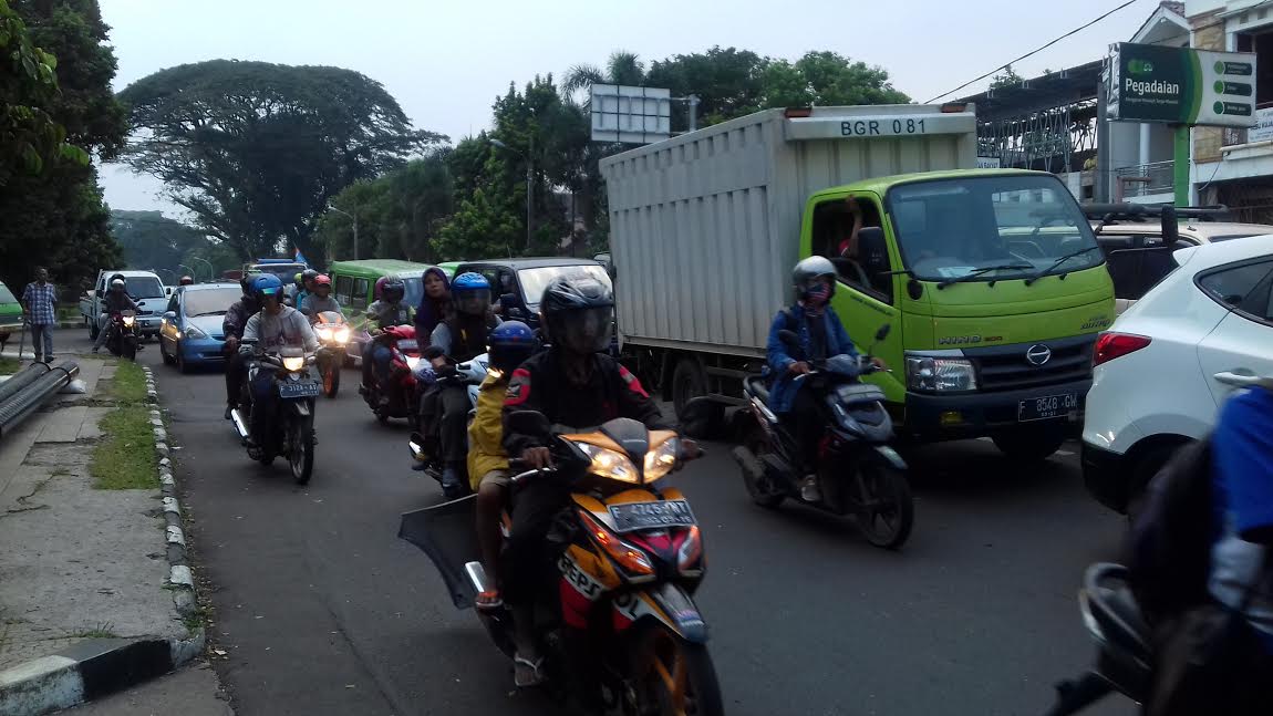 lalu-lintas-kebon-pedes_20160604_154240.jpg