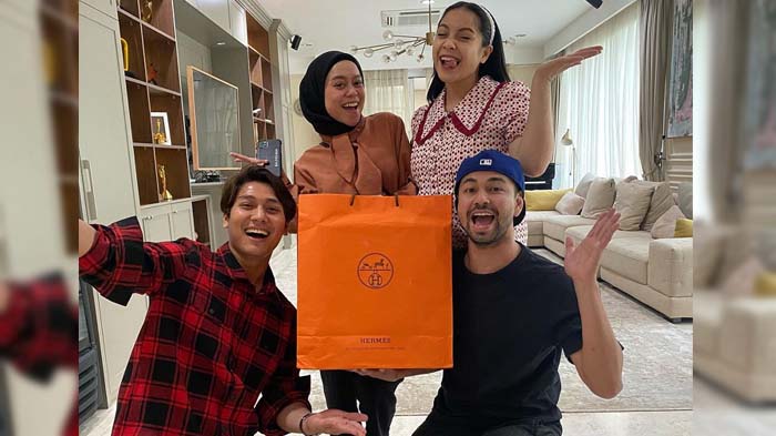 Raffi Ahmad Girang Dikasih Kado Mewah oleh Lesty & Rizky Billar, Nagita Malah Curiga : Ini Sindiran?