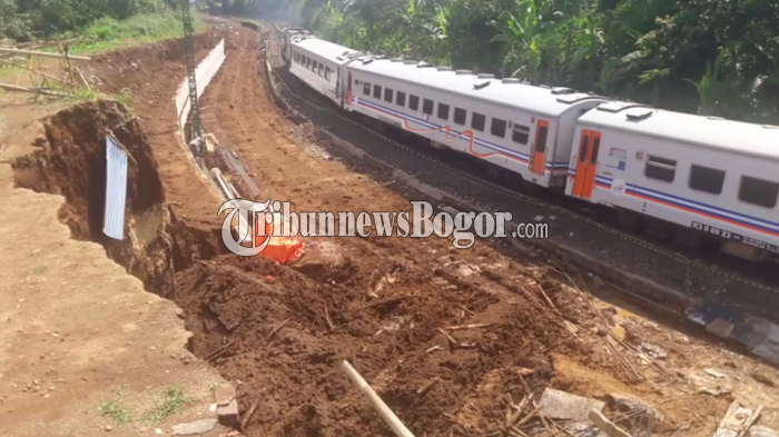 KAI Pastikan Longsor di Cigombong Tak Ganggu Perjalanan Kereta Api Bogor - Sukabumi