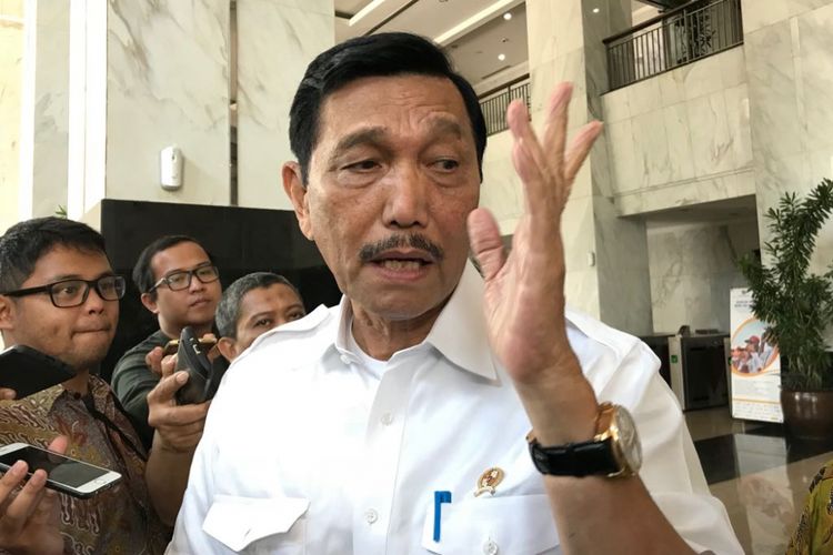 luhut-kasih-amplop.jpg