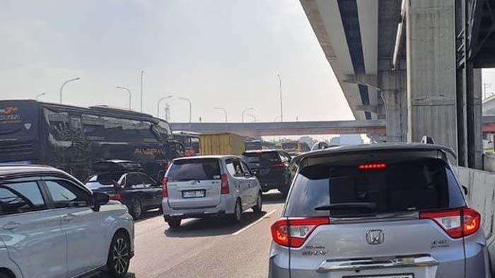 macet-parah-cikampeks.jpg