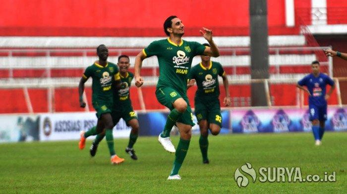 mahmoud-eid-melakukan-selebrasi-usai-menjebol-gawang-arema-fc.jpg