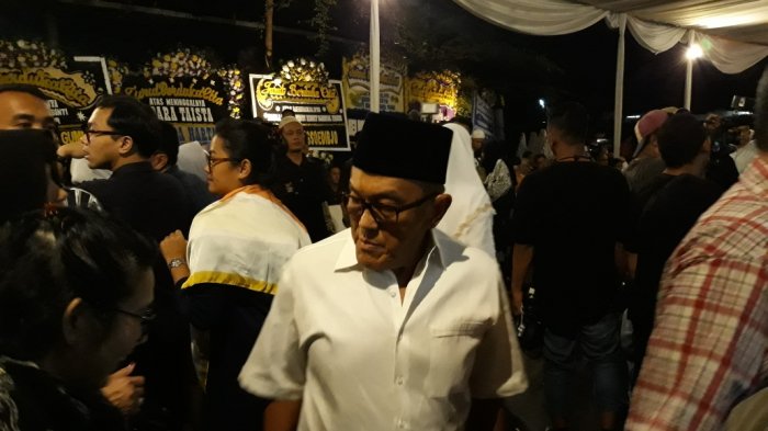 mantan-ketum-golkar-aburizal-bakrie-melayat-ke-rumah-duka-adara_20180520_232159.jpg