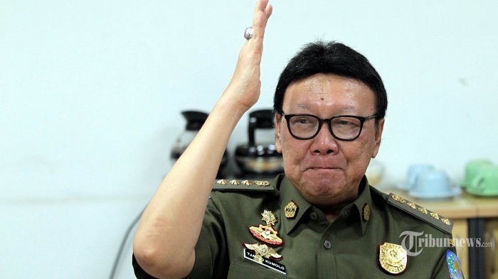 menteri-dalam-negeri-tjahjo-kumolo-berbincang-dengan-awak-redaksi-tribunnewscom.jpg
