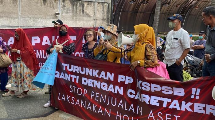 Dana Simpanan Tidak Bisa Dicairkan, Sejumlah Nasabah Demo Koperasi SB Pajajaran Bogor