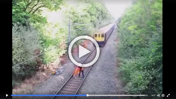 Pekerja Rel Selamatkan Pria yang Nyaris Tertabrak Kereta, Tapi yang Terjadi Setelahnya Tak Terduga