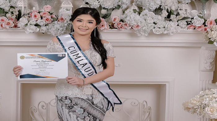 Mengenal Sosok Paramitha Edward, Gadis Cantik Peraih Cum Laude S2 Hukum yang Hobi Baca