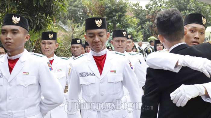 Sempat Dikira Ada Masalah Soal Bendera, Paskibraka Kota Bogor Menangis Usai Pengibaran