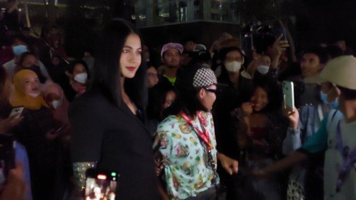 paula-verhoeven-ajak-bonge-jalan-di-catwalk-zebra-cross-citayam-fashion-week.jpg