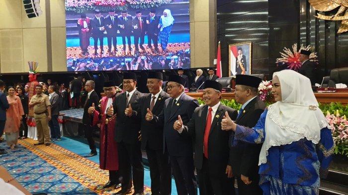 pelantikan-lima-pimpinan-dprd-dki-t.jpg