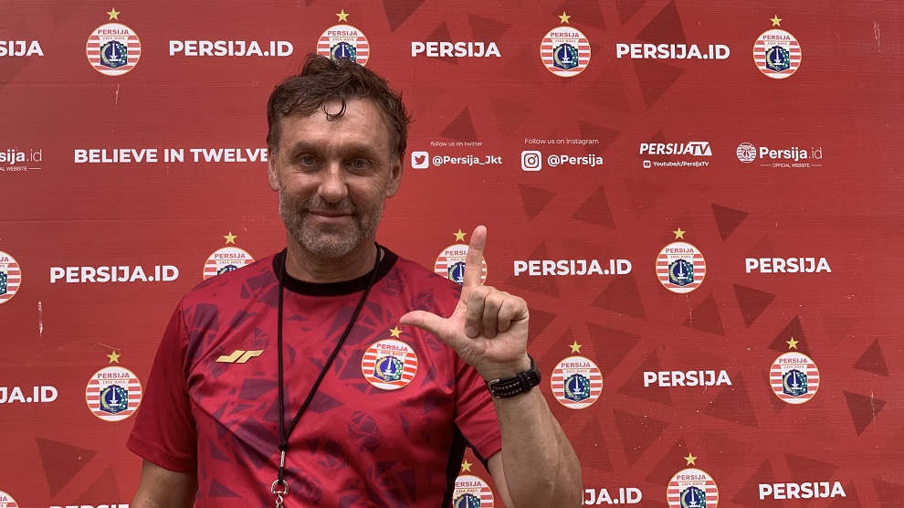 pelatih-persija-jakarta-thomas-doll-rabu-15-juni-2022.jpg