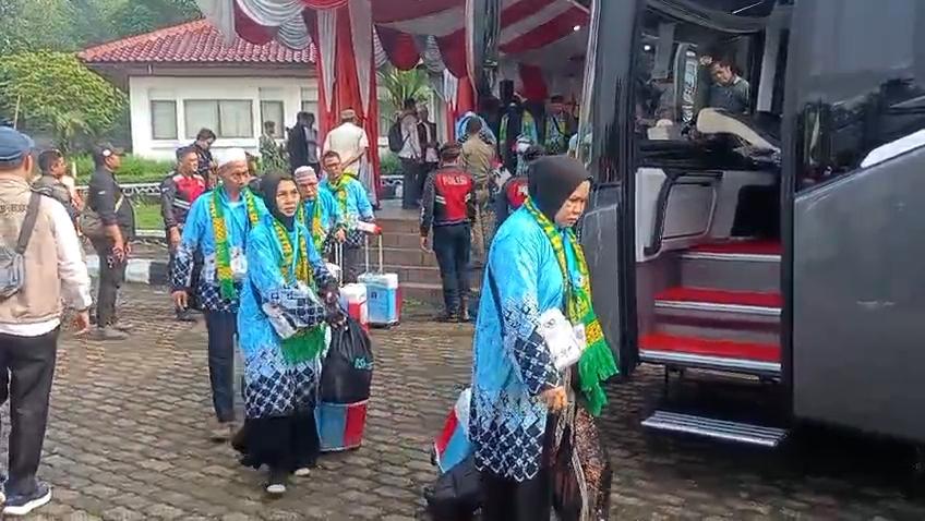 pelepasan-calon-jemaah-haji.jpg