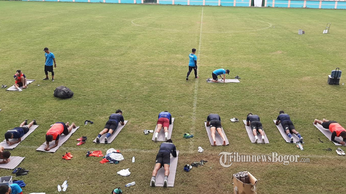 pemain-ps-tira-persikabo-saat-berlatih-di-stadion-mini-persikaboo.jpg