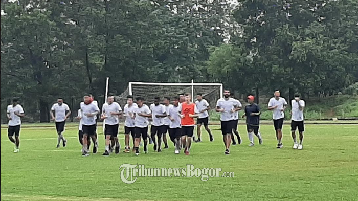 pemain-ps-tira-persikabo-saat-sesi-latihan.jpg