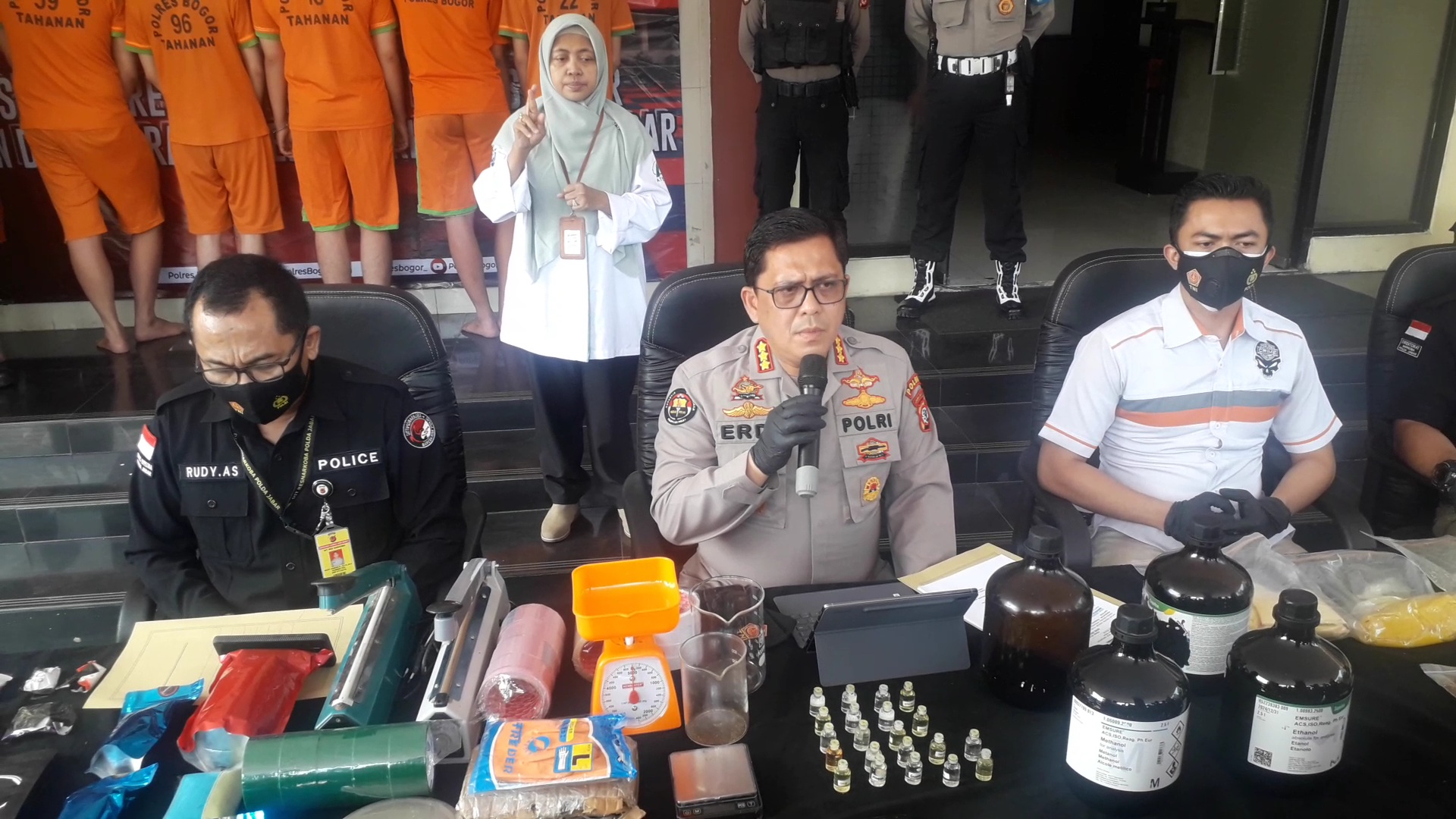 Komplotan Pengedar Tembakau Gorila Dibekuk Polisi, 23,45 Kg Biang Sintetis Jadi Bukti