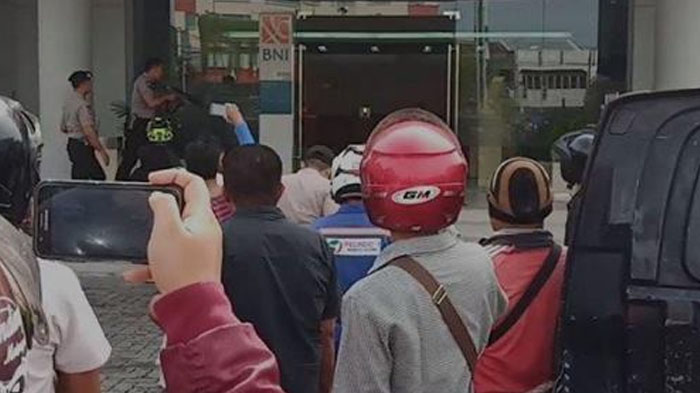 perampokan-di-bank-bni-dumai.jpg