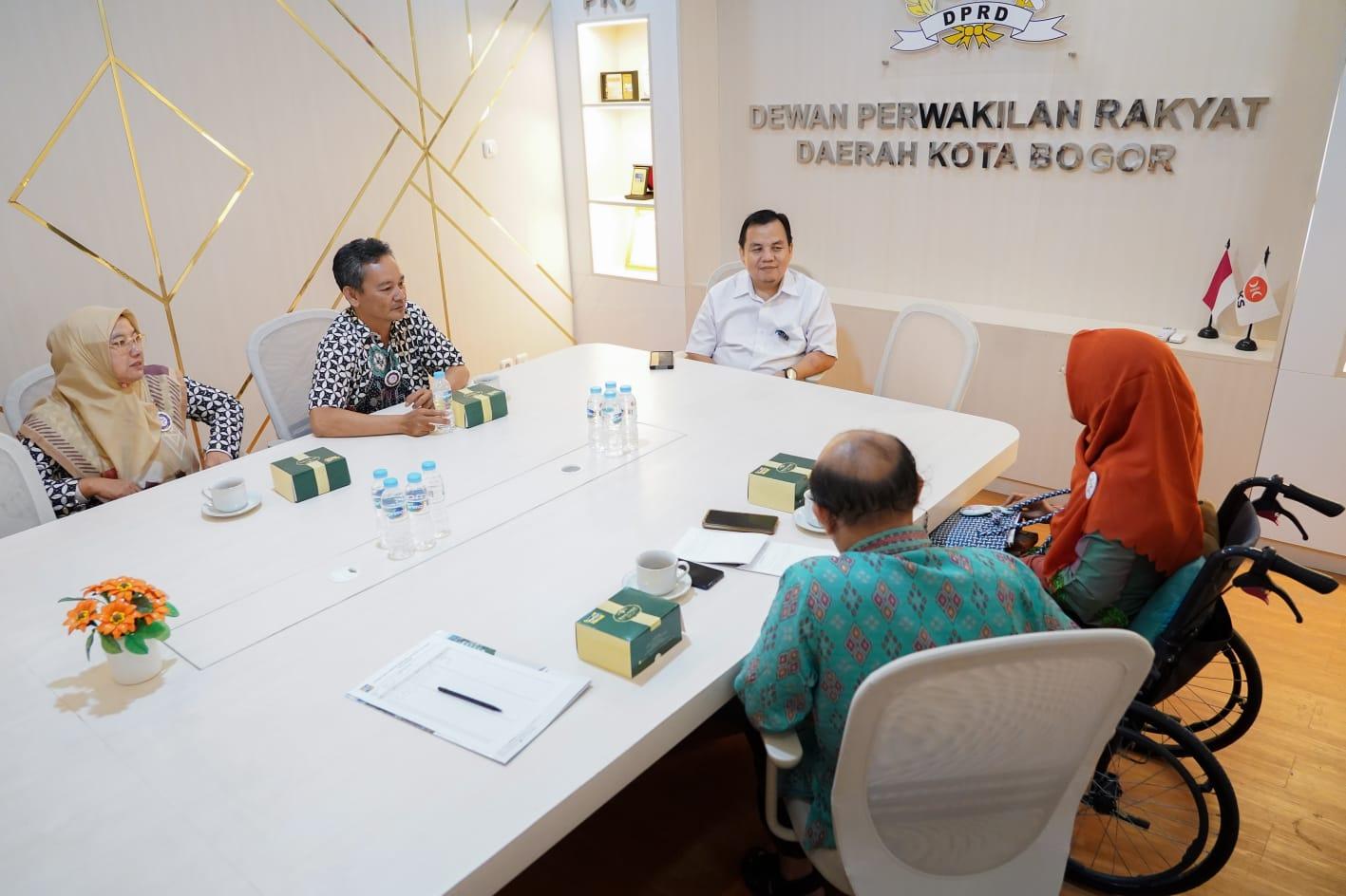 pertemuan-ketua-dprd-kota-bogor-dengan-disabiitas.jpg