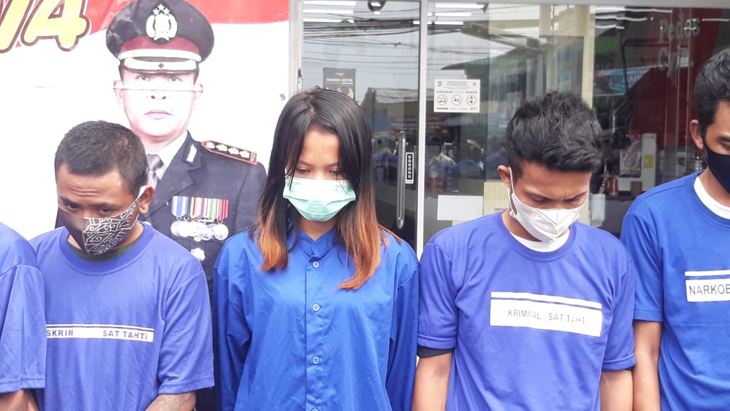 polisi-mengamankan-sepasang-suami-istri-pelaku-tindak-pidana-pencurian.jpg