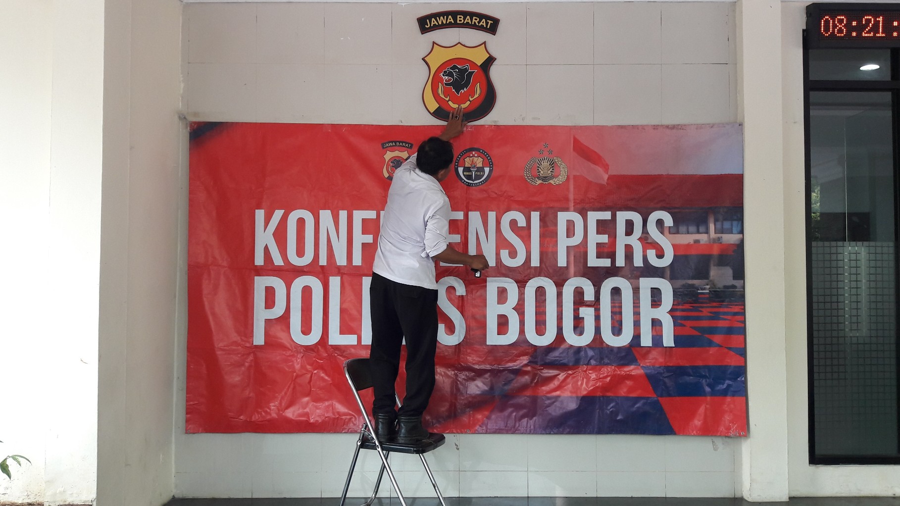 polres-bogor-gelar-rilis-sketsa-wajah-mayat-dalam-koper.jpg