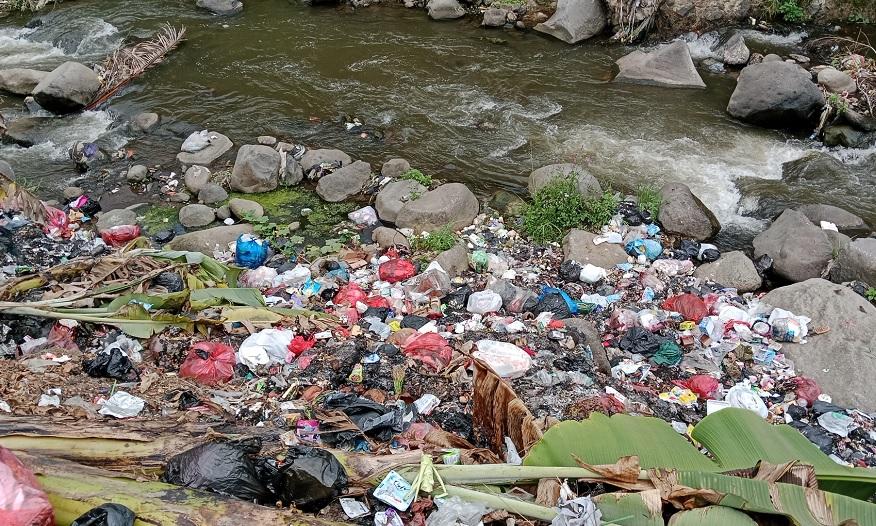 sampah-sungai-clwng-cisarua.jpg