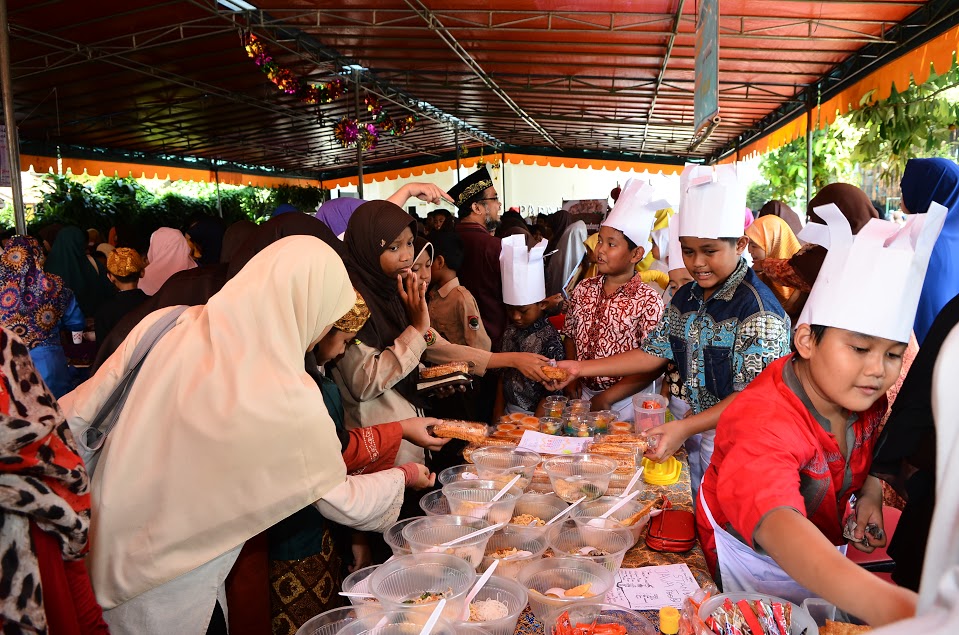 Meriah, Pasar Raya di Sekolah Kenalkan Makanan Halal Sejak Usia Dini