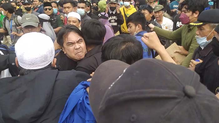 selain-dikeroyok-ade-armando-nyaris-jadi-korban-pencurian-sosok-ini-penyelamat.jpg