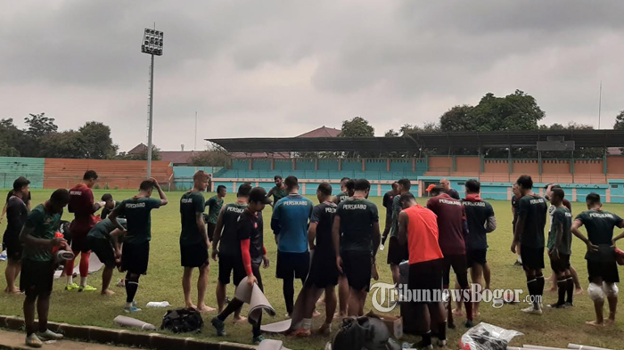 suasana-latihan-persikabo-1973-di-stadion-mini.jpg