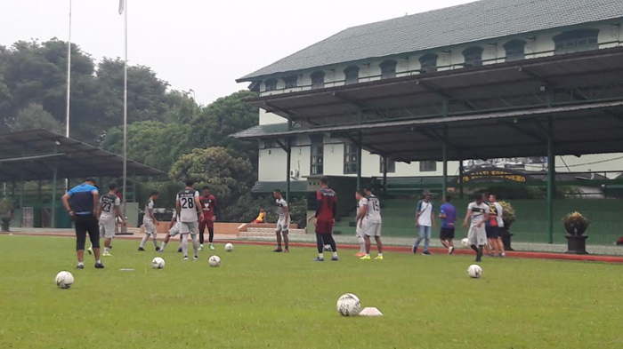 tira-persikabolatihan-di-lapangan-pusdikzi-bogor-tengah-selasa-12112019.jpg